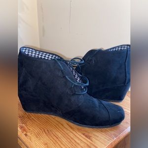 Dominique Nicole Wedge Booties